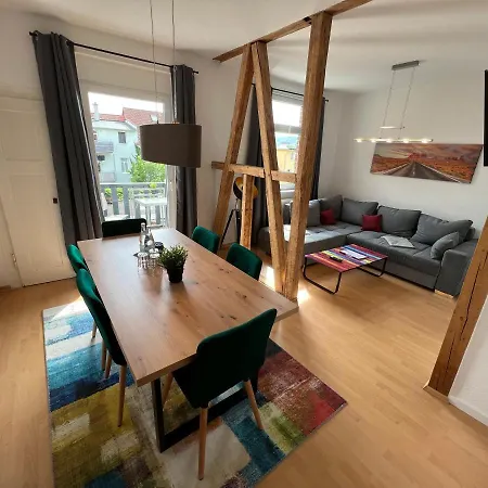 Apartment, Balkon, Sonnig, Wifi, Parkplaetze, Naehe Zentrum Lägenhet *