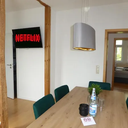 Appartement Apartment, Balkon, Sonnig, Wifi, Parkplaetze, Naehe Zentrum