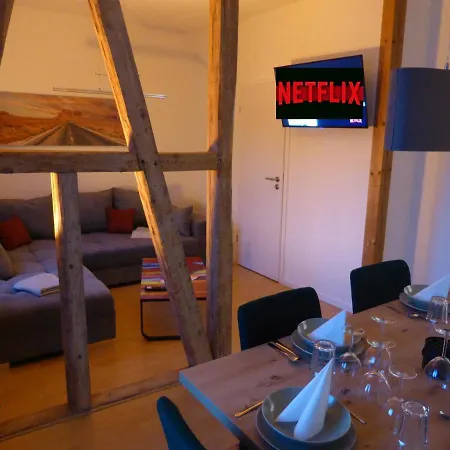 Apartment, Balkon, Sonnig, Wifi, Parkplaetze, Naehe Zentrum