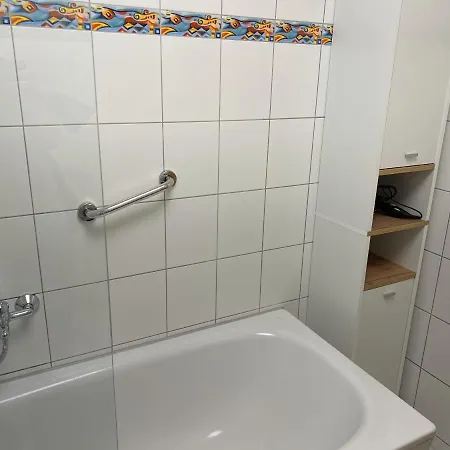 Apartment, Balkon, Sonnig, Wifi, Parkplaetze, Naehe Zentrum Lägenhet *