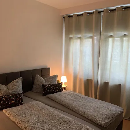 Appartement Apartment, Balkon, Sonnig, Wifi, Parkplaetze, Naehe Zentrum *