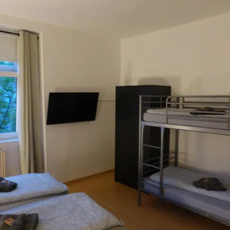 Appartement Apartment, Balkon, Sonnig, Wifi, Parkplaetze, Naehe Zentrum