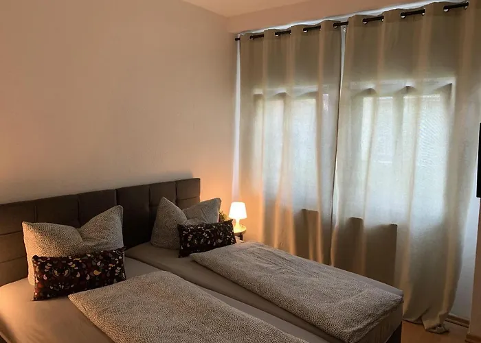 Apartment Apartment, Balkon, Sonnig, Wifi, Parkplaetze, Naehe Zentrum *