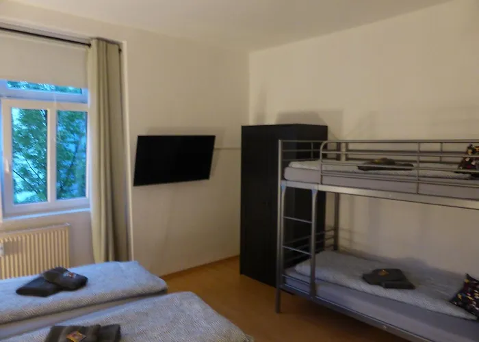 Apartment Apartment, Balkon, Sonnig, Wifi, Parkplaetze, Naehe Zentrum